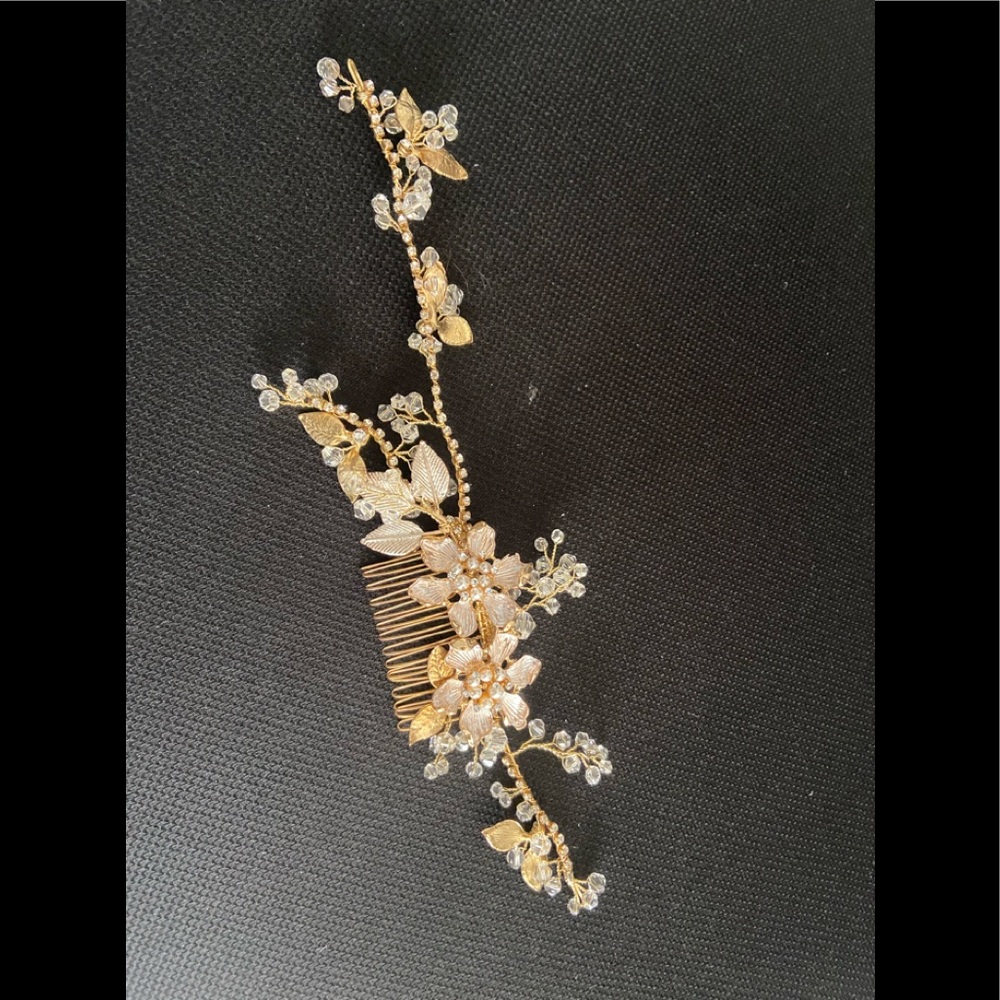 Hair piece / accessory, beads, flowers, fake gold